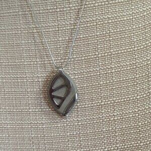 Bellabeat Leaf Urban health tracker in silver